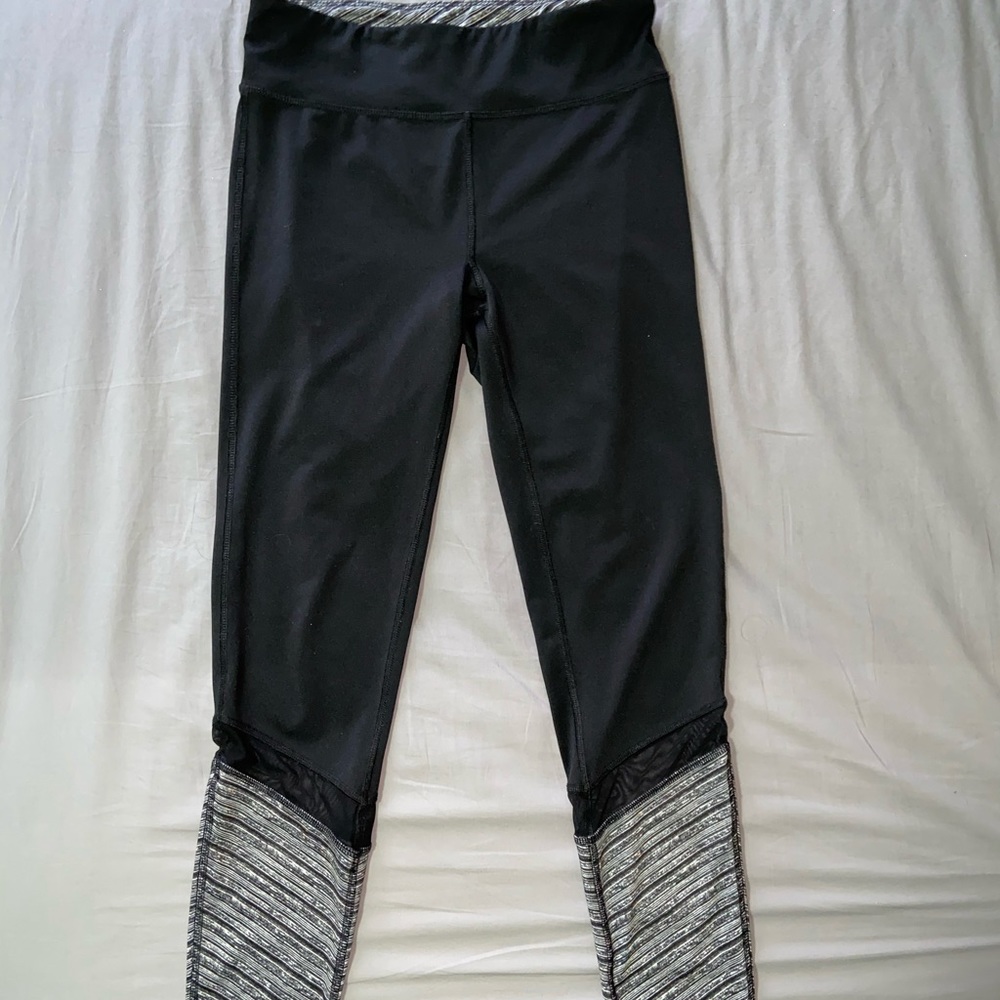 Aeropostale Black and Grey design Leggings